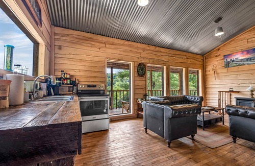 Lynx Cabina | Sleeps 4| Private Bathroom | Stunning Views