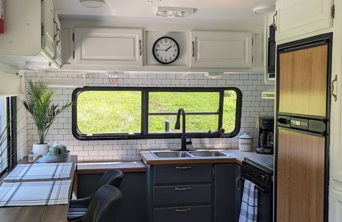 Blissfield Alquiler De RV | Sleeps 4, secluded, Amish Country