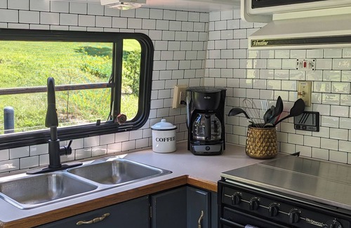 Blissfield Alquiler De RV | Sleeps 4, secluded, Amish Country