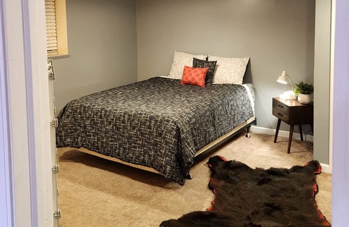 Tri-Cities Casa | Sleeps 4+that good doggy!Comfy, close to golf, restaurants & C.River Prk events!