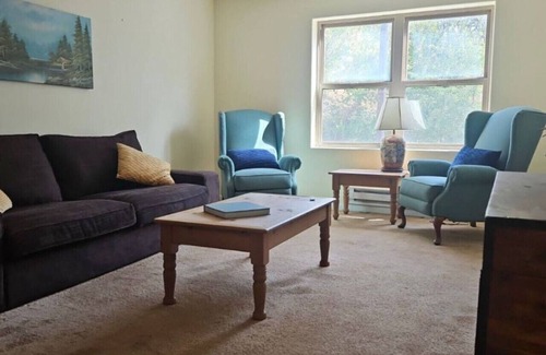 Gaston Cama Y Desayuno | Sleeps 40-20BR Wine Country-Fireplace-Free Parking