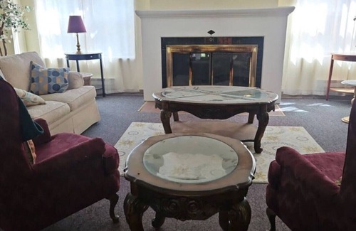 Gaston Cama Y Desayuno | Sleeps 40-20BR Wine Country-Fireplace-Free Parking