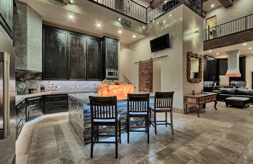 Apache Junction Casa | ** Capacidad para 50 personas 12 habitaciones 10 baños 12400 pies cuadrados (2) 5 estrellas Reunion familiar