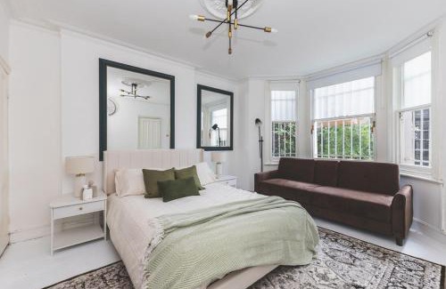 West Kensington Apartamento | Sleeps 5! Cozy Kensington Flat, 4 Mins To Station!