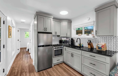 Greenville Cabina | Sleeps 5 on the River, Close to DT