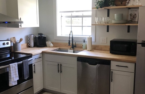 Cleveland Apartamento | Sleeps 6.Family friendly home near Lee University. Newly renovated.