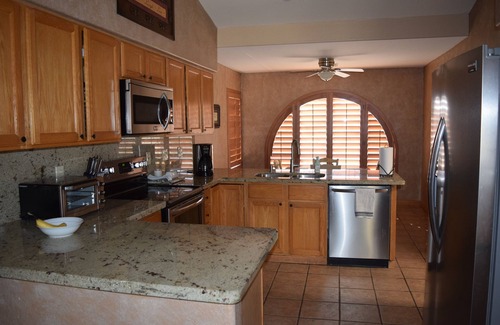 Desert Harbor Casa | Sleeps 6 Near Golf, Hiking…Minutes to Shopping & Sport Stadiums. Pets welcomed