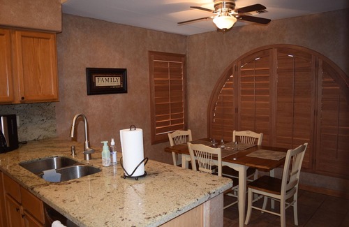Desert Harbor Casa | Sleeps 6 Near Golf, Hiking…Minutes to Shopping & Sport Stadiums. Pets welcomed