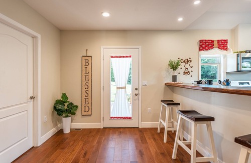 Elkton Cabina | Sleeps 6, Rural, Peaceful, Homey