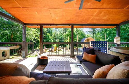 Broken Bow Casa | Sleeps 6 Sauna Hot Tub Putt Putt Dogs Welcome