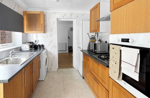Grantham Casa | Sleeps 8 3bed house in central Grantham ideal for groups, families & contractors