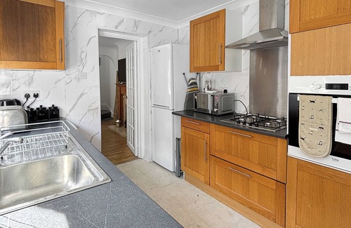 Grantham Casa | Sleeps 8 3bed house in central Grantham ideal for groups, families & contractors