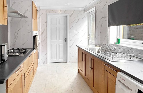 Grantham Casa | Sleeps 8 3bed house in central Grantham ideal for groups, families & contractors