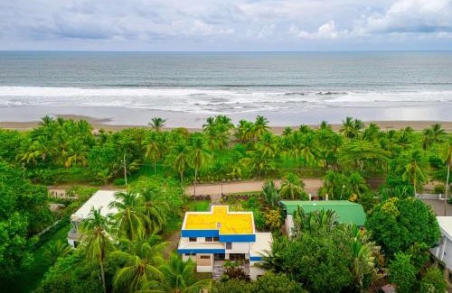 Parrita Casa | Sleeps 8-beachfront-private Pool-wildlife-100mb