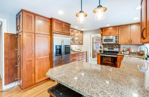 Education Hill Casa | Sleeps 8 central to Redmond Town Center, Microsoft and Woodinville Wine Country.