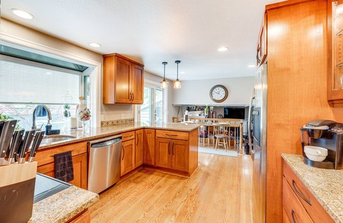 Education Hill Casa | Sleeps 8 central to Redmond Town Center, Microsoft and Woodinville Wine Country.