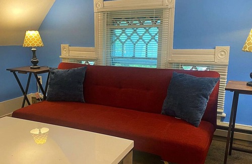 New Castle Condominio | Sleeps 8! Cozy 2br Apartment in Triplex + WIFI!