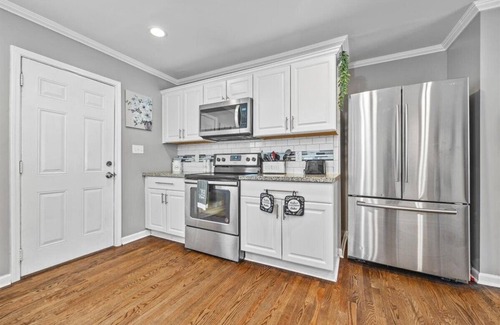 Candler-McAfee Casa | Sleeps 8 - Downtown Getaway