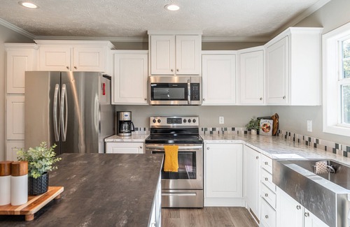 Wallingford Casa | Sleeps 8, hot tub, secluded, spacious
