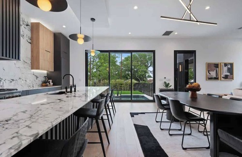 Barton Heights Casa | Sleeps 8-Luxury Home near Zilker