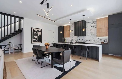 Barton Heights Casa | Sleeps 8-Luxury Home near Zilker