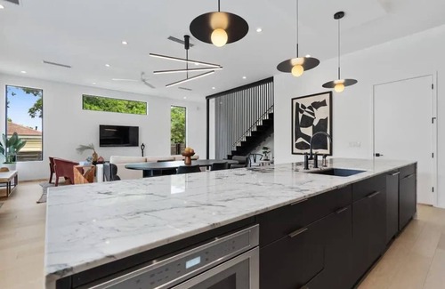 Barton Heights Casa | Sleeps 8-Luxury Home near Zilker