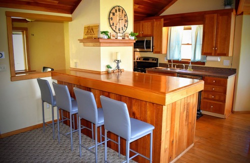 Champion Cabina | Sleeps 8/Mountain Lodge~Seven Springs!