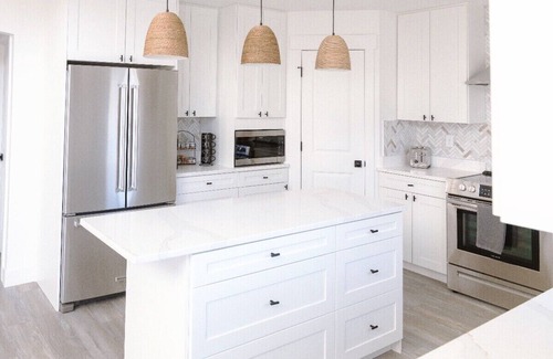 Orem Casa | Sleeps up to 20! 5000sqft 6bd/3.5ba. Basement apartment. 2 kitchens.Luxury Home