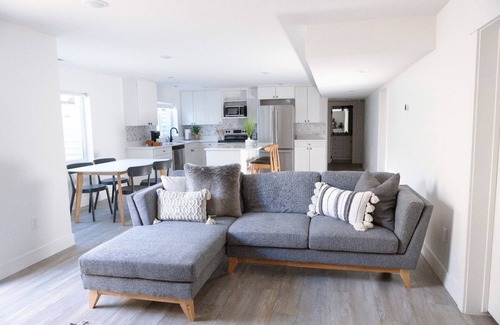 Orem Casa | Sleeps up to 20! 5000sqft 6bd/3.5ba. Basement apartment. 2 kitchens.Luxury Home
