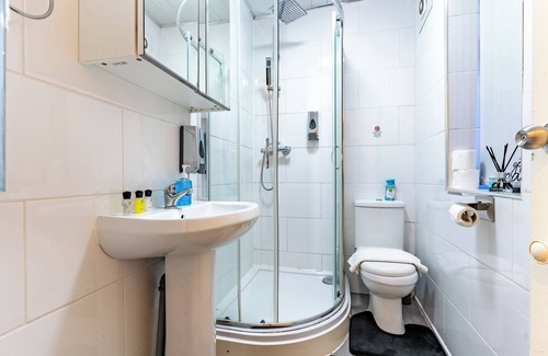 The Westside Apartamento | Sleeps6-freewifi-smarttv-netflix-familyfriendly