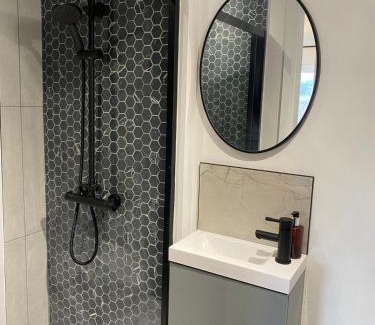 Houston Casa | Sleeps7-Parking-Garden-Patio