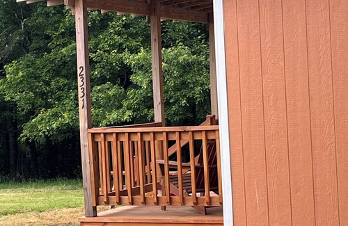 Floyd Cabina | Sleepy Bear #1. One Bedroom Cabin on the Blue Ridge Parkway in Floyd VA