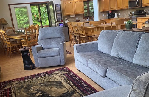 Topton Cabina | Sleepy Bear Lodge. Fire Pit + Starter Wood + Fast Starlink Wi-Fi + Full Kitchen.