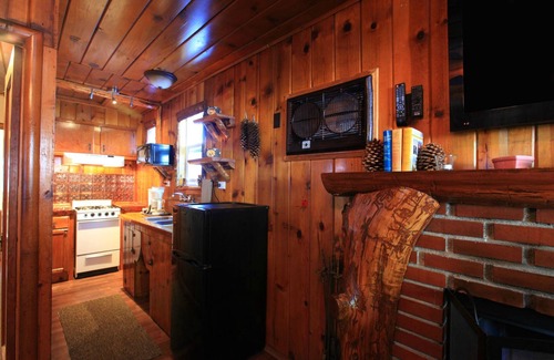 Crestline Hotel | Sleepy Hollow Cabins and Hotel