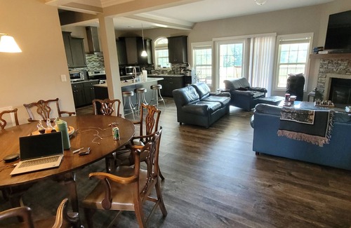 Alton Otro | Sleepy Hollow Farms, New Farmhouse near VIR