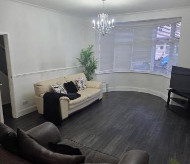 Redbridge Casa | Slendermorrs Palace