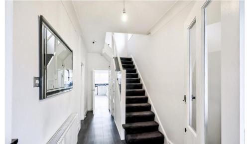 Redbridge Casa | Slendermorrs Palace
