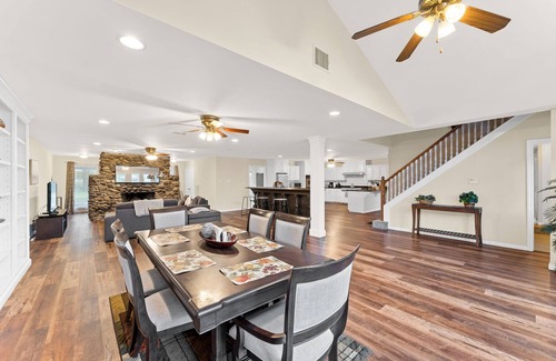 Magnolia Casa | Hermoso Rancho en The Woodlands con Piscina , jacuzi y Lago