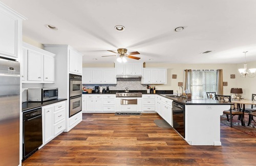 Magnolia Casa | Hermoso Rancho en The Woodlands con Piscina , jacuzi y Lago