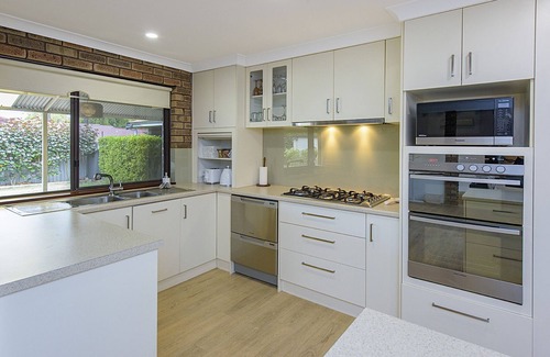 Geographe Casa | Slice of Geographe - Pool table, Dart Board, WiFi. 400m to the Beach