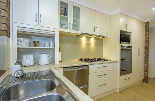 Geographe Casa | Slice of Geographe - Pool table, Dart Board, WiFi. 400m to the Beach