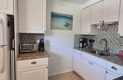 Cape Caneveral Beach Gardens Condominio | Slice of Paradise, 1 bedroom, walk to the beach!