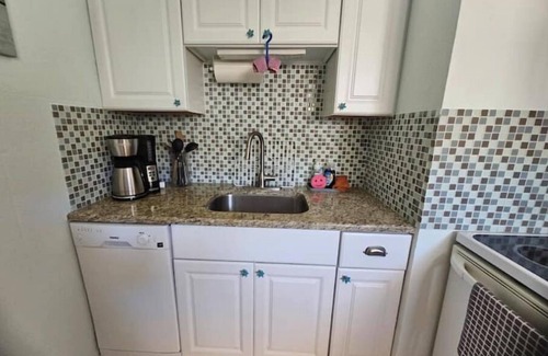 Cape Caneveral Beach Gardens Condominio | Slice of Paradise, 1 bedroom, walk to the beach!