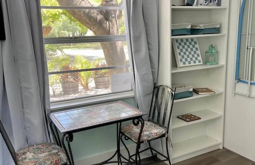 Fort Myers Apartamento | Slice of Paradise: Tropical Studio in Downtown Historical River District