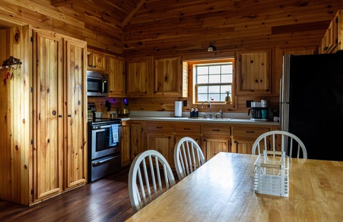 Williamstown Cabina | Slice of Summer- Lakefront w/ Dock- 7 miles to Ark