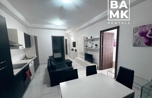 San Gwann Apartamento | Sliema Modern 2 Bedroom Apartment 1 Minute from the Promenade