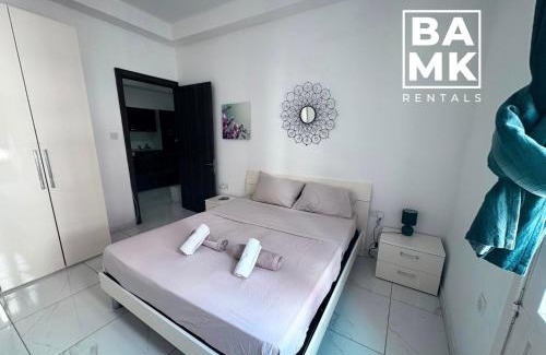San Gwann Apartamento | Sliema Modern 2 Bedroom Apartment 1 Minute from the Promenade