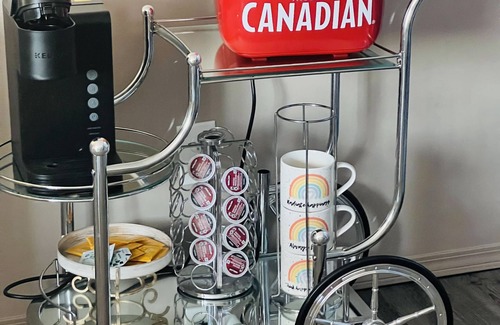 Southeast Edmonton Apartamento | Slip Away to the Galaxy ♥ 10min to DT & UoA ♥ Baby Friendly ♥ Free Parking