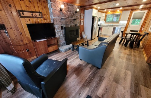 Petawawa Cabina | Slipper Inn Cabin at Pine Ridge Park