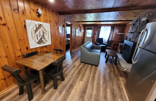 Petawawa Cabina | Slipper Inn Cabin at Pine Ridge Park